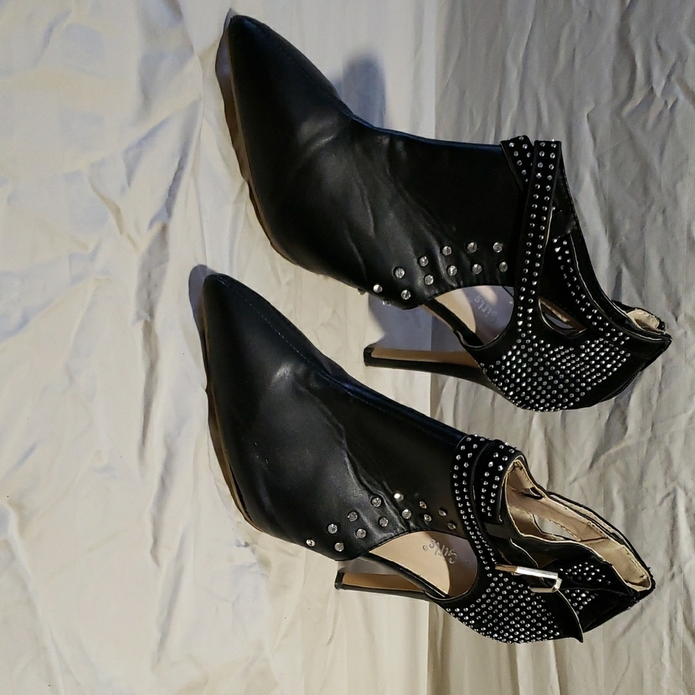 Soho Girls Black Chunky Heels with Studded Design - *SB1003*